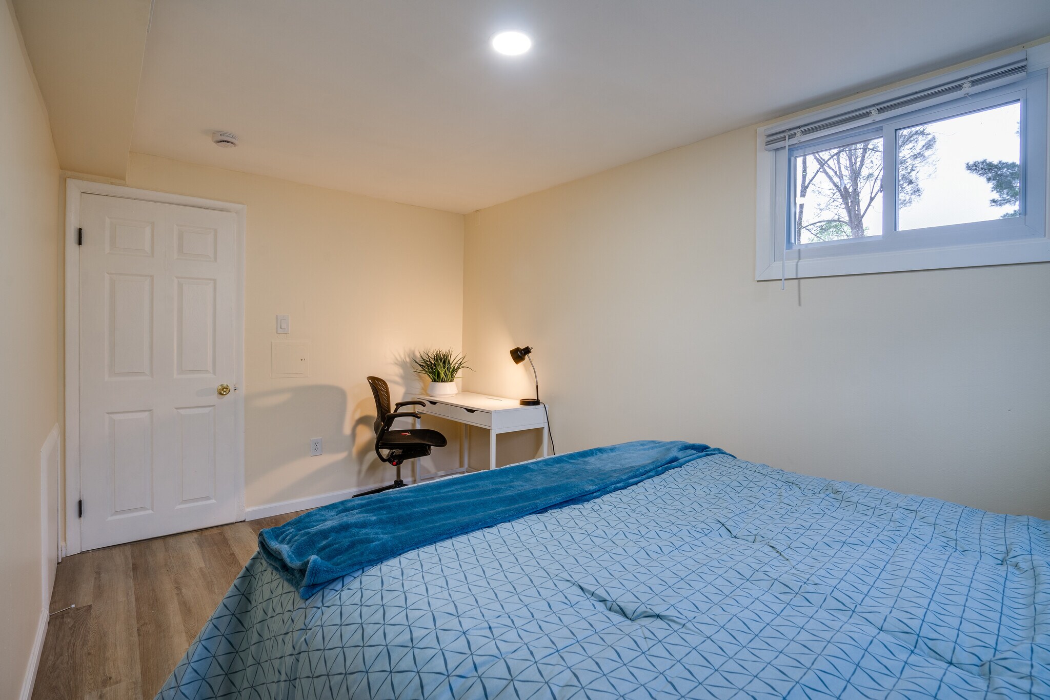 Building Photo - 14220 Fallbrook Ln