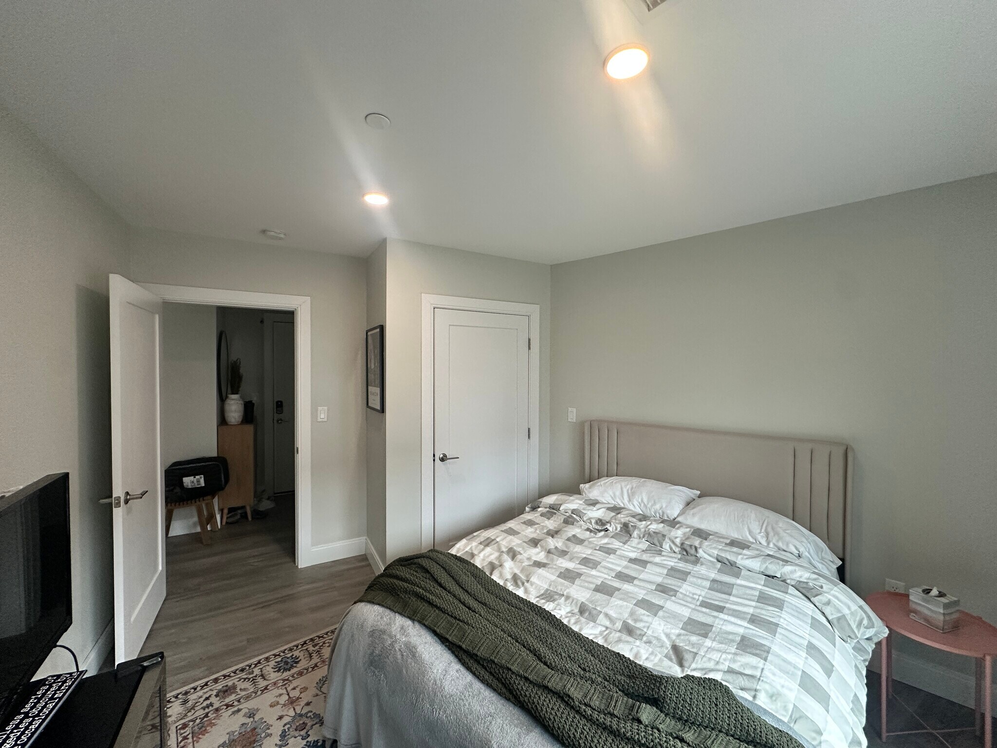 Building Photo - 206 Old Colony Ave