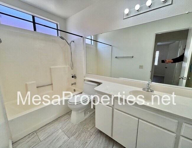 Building Photo - 1584 Sycamore Ln