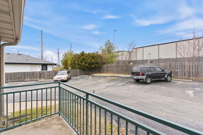Building Photo - 3360 S Fairway Ave