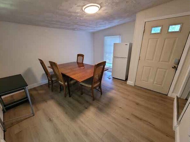 Building Photo - 127 Hazelhurst Ave