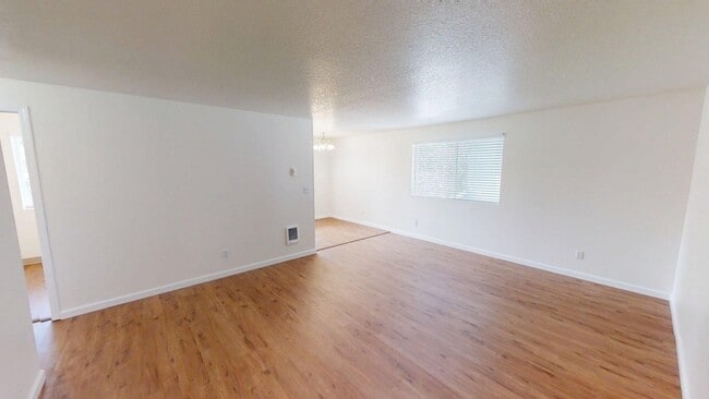 Building Photo - 618 NE 93rd Ave