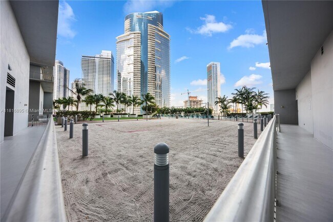 Building Photo - 888 Biscayne Blvd