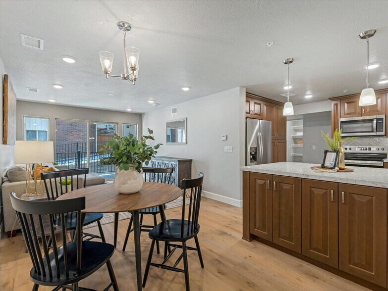 Building Photo - 1032 E 400 S