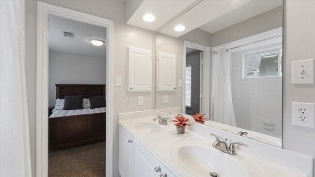 Building Photo - 34 Candle Pine Pl