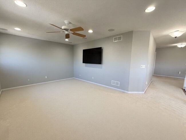 Building Photo - Rare executive rental in chanhassen! 5 beds no upgrade left behind!!!
