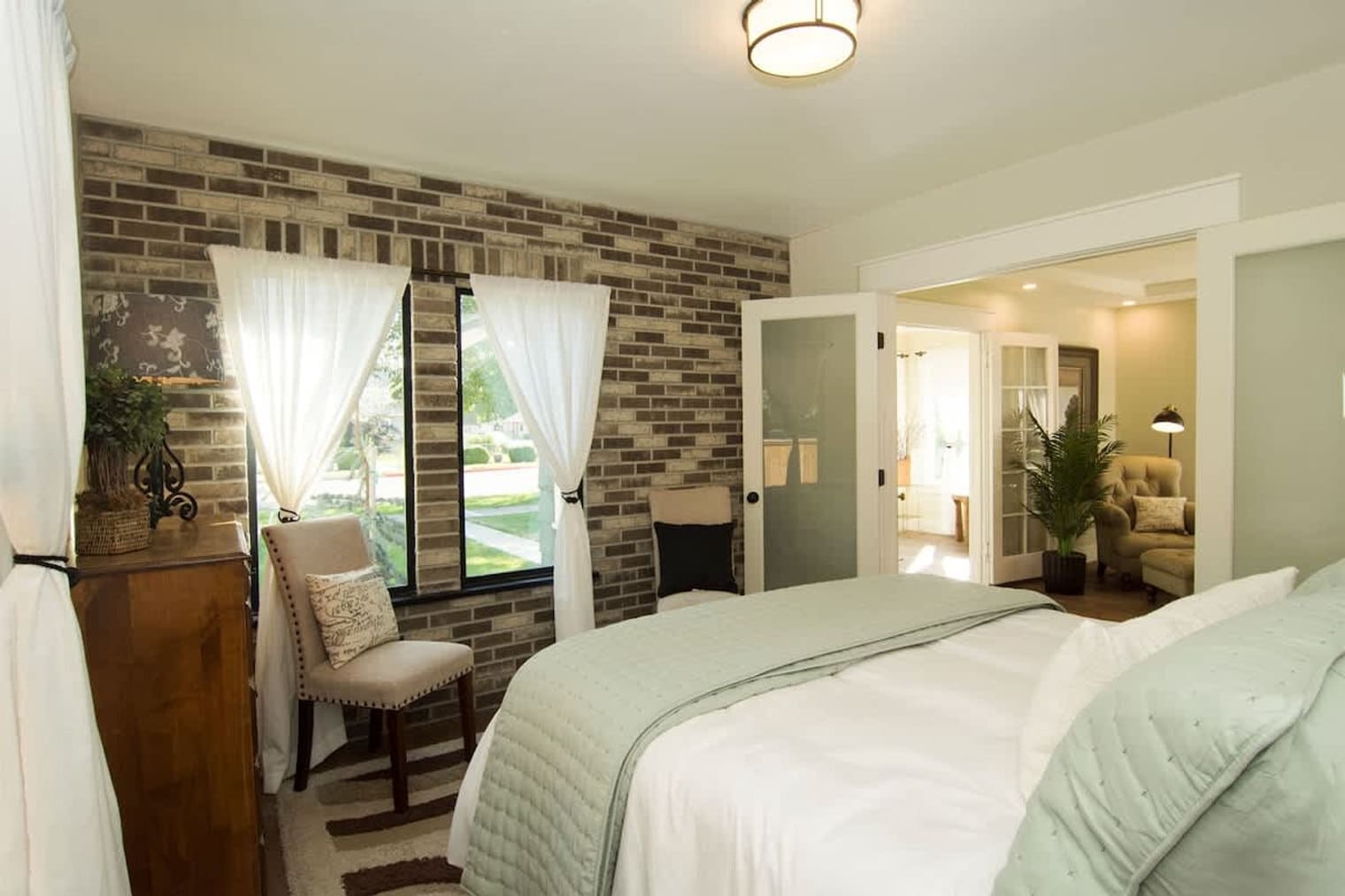 Building Photo - 1924 Cleveland Blvd