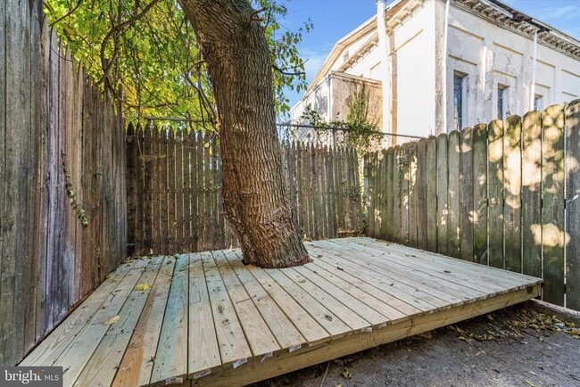 Building Photo - 5712 Lena St