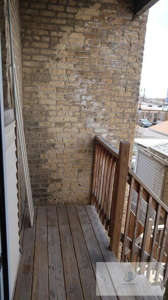 Building Photo - 3224 N Linder Ave