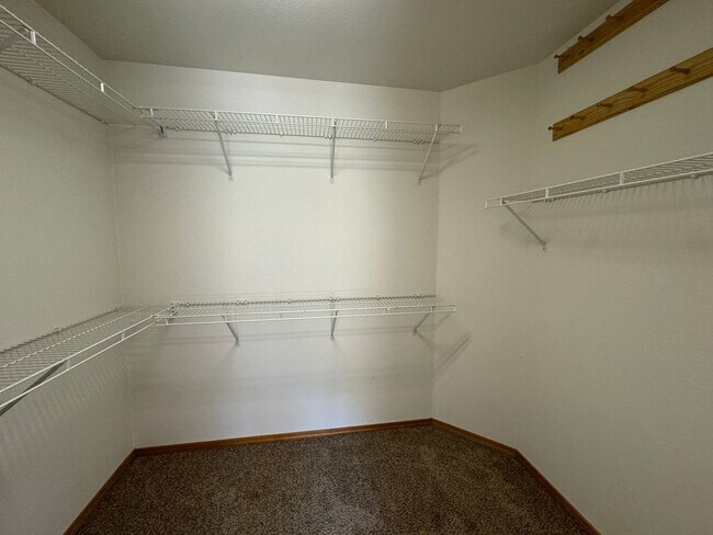 Building Photo - 12950 SW Mayview Way
