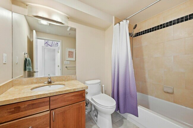 Building Photo - 588 S Van Ness Ave