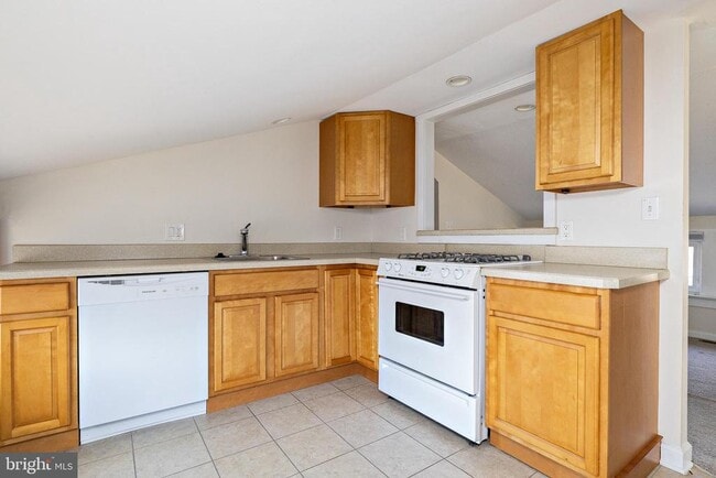 Building Photo - 1305 Sylvan Dr