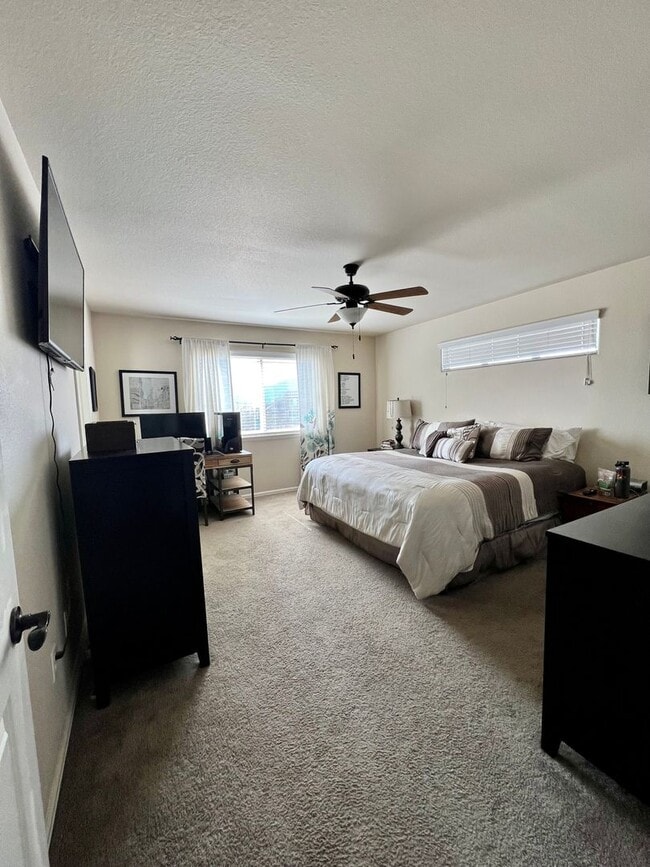 Building Photo - Gorgeous 3 bed/2.5 bath home with 3-CAR TANDEM GARAGE in Painted Sky