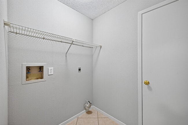 Building Photo - 4650 Glenvillage St