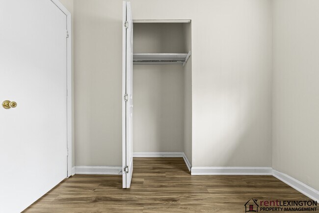 Building Photo - 3966 Northampton Dr