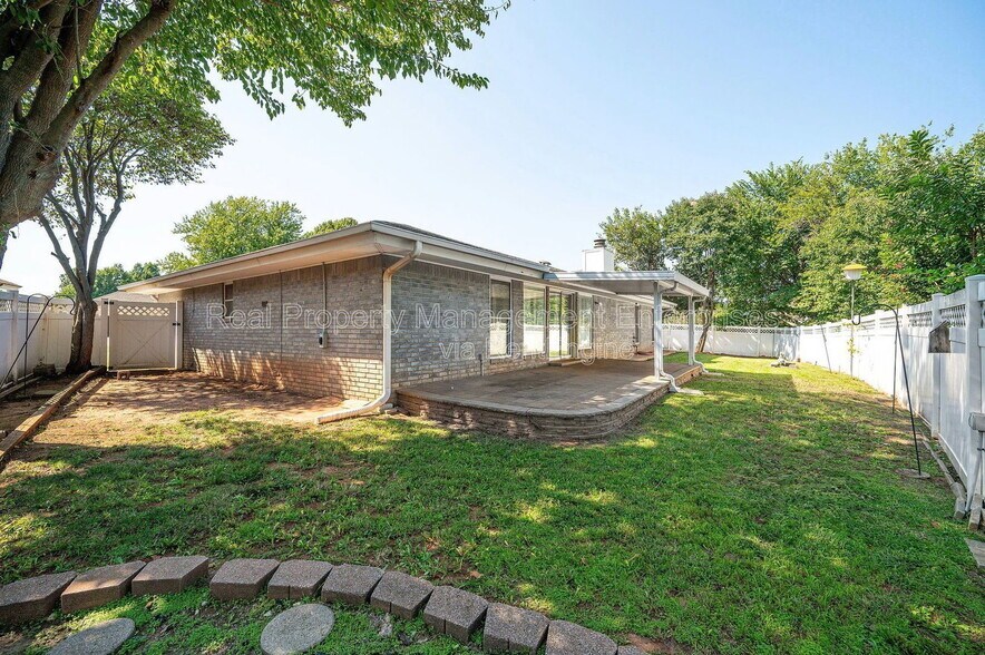 Building Photo - 7016 Stonycreek Dr