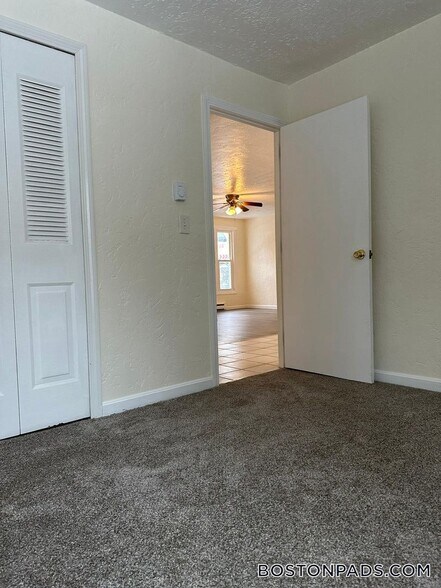 Building Photo - 2 Vista Ln