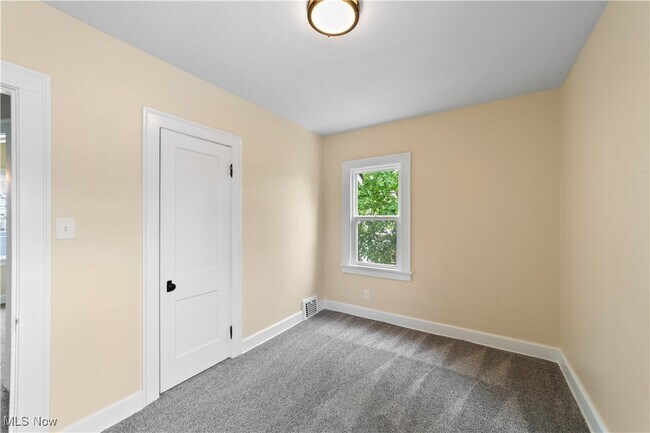 Building Photo - 4360 W 45th St