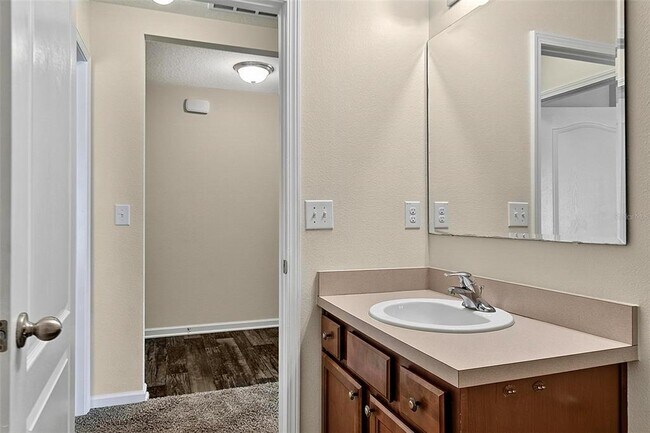 Building Photo - 137 Fairway Ct