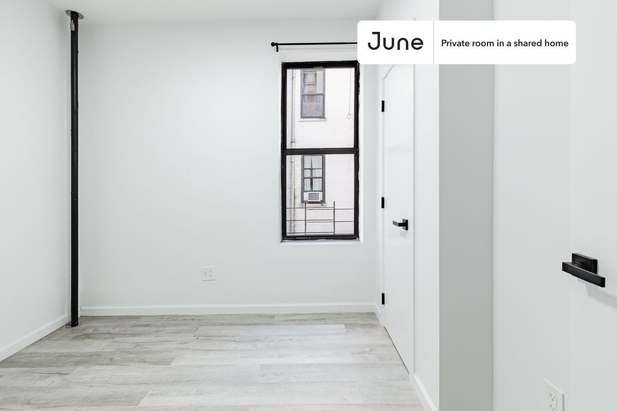 Building Photo - Room in Shared 4 bed/1 bath home