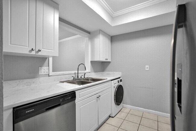 Building Photo - 3919 Bell Tower Dr