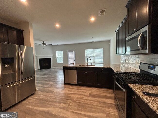 Building Photo - 3956 Lake Manor Way