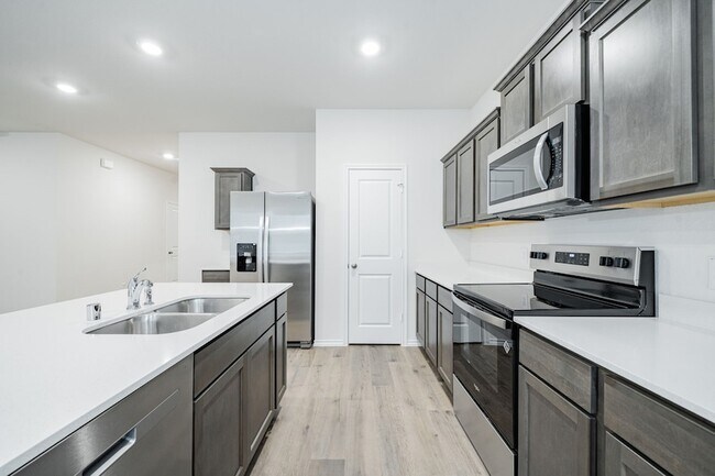 Building Photo - 2126 Thornton Dr