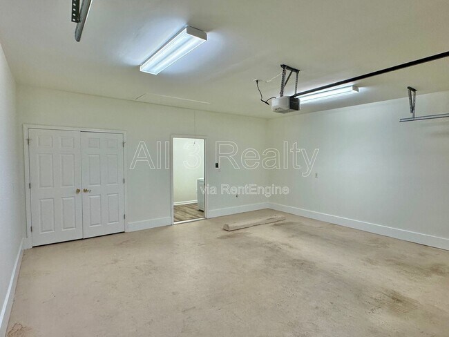 Building Photo - 113 River Chase Ct