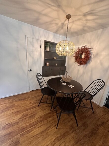 Building Photo - 8143 E Whitton Ave