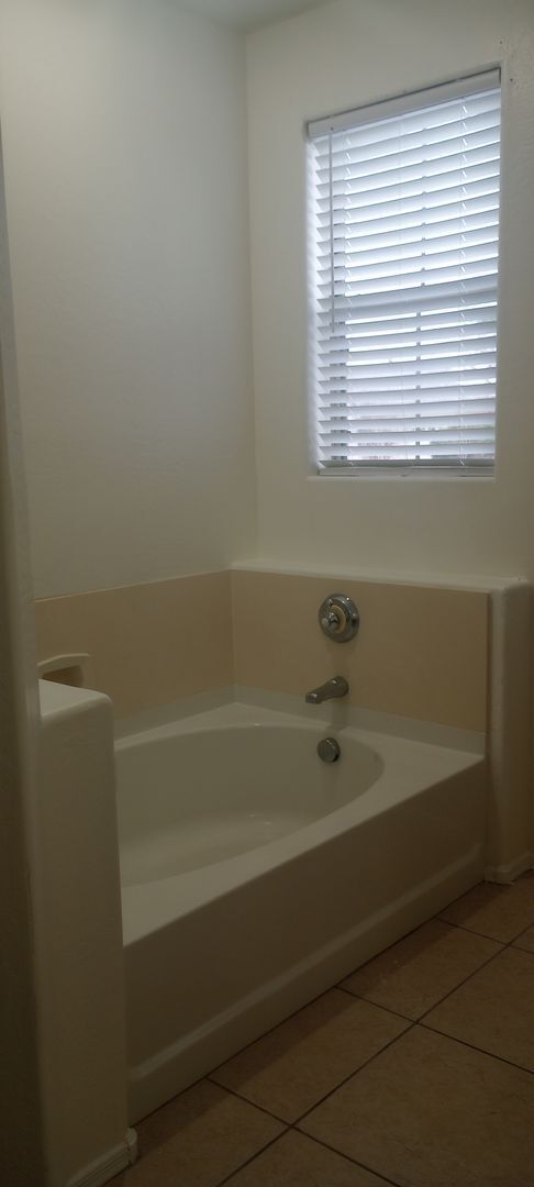 Building Photo - Cute Home Located In The Stoneridge Golf Community