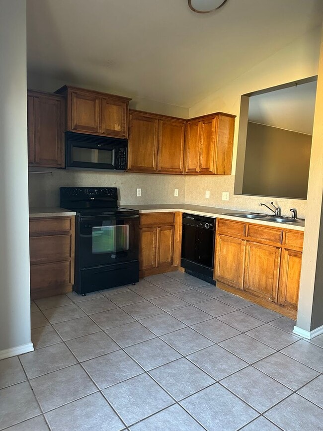 Building Photo - 4 Bd / 2 Ba in Valencia - Deer Creek Schools