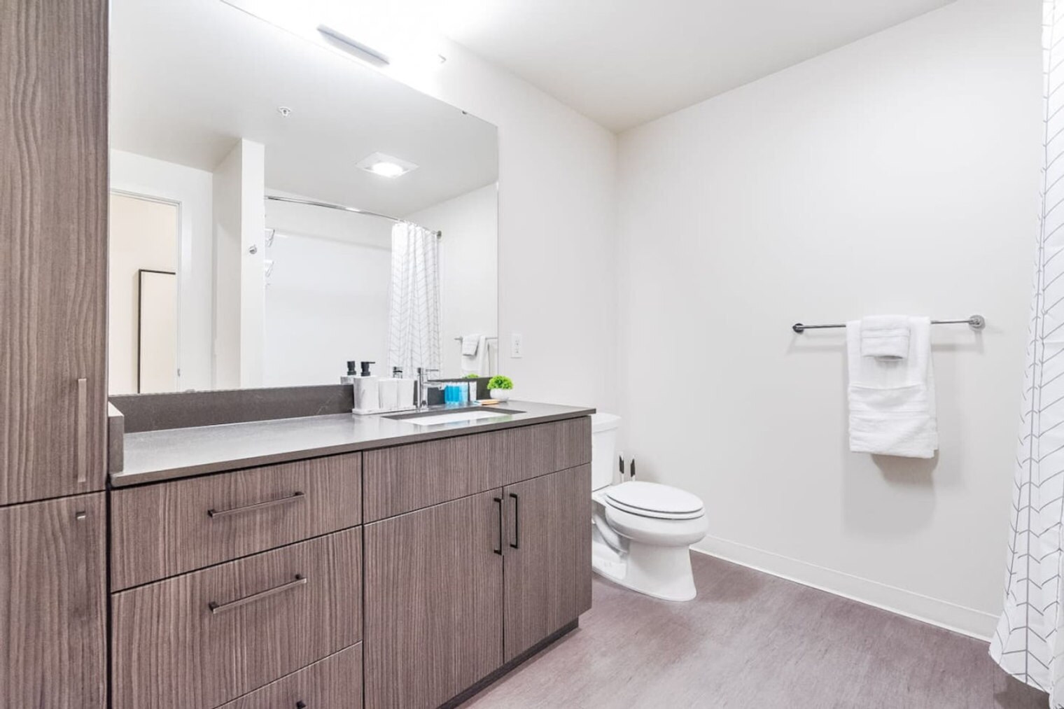 Building Photo - 16450 Redmond Wy