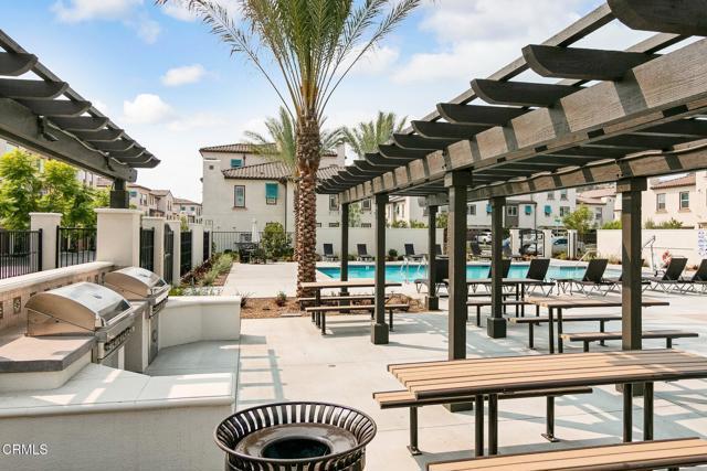 Building Photo - 395 Townsite Promenade