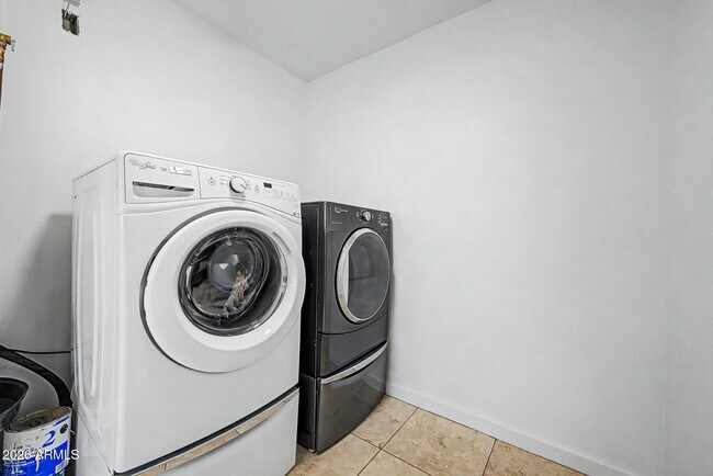 Building Photo - 6713 E Latham St
