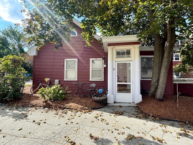 Primary Photo - 18 Middlesex St