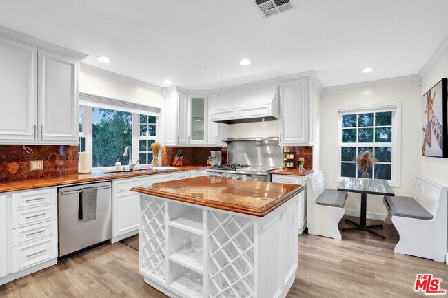 Building Photo - 8345 White Oak Ave