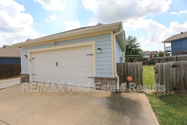 Building Photo - 626 N Tennyson Ln
