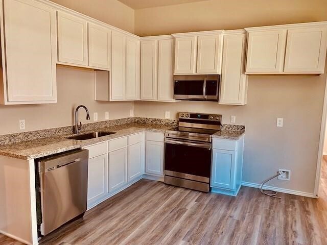 Building Photo - 11720 White Cedar St