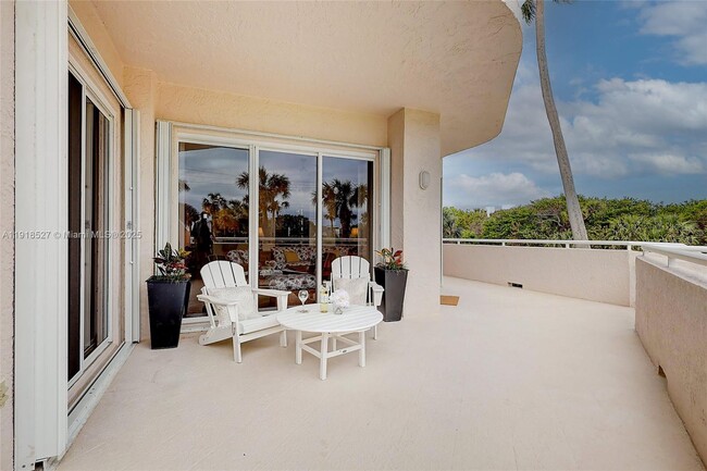 Building Photo - 5051 N Hwy A1A