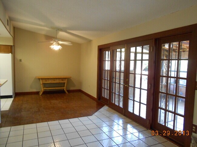 Building Photo - Charming 3/2 Home with Fireplace and 2-Car...
