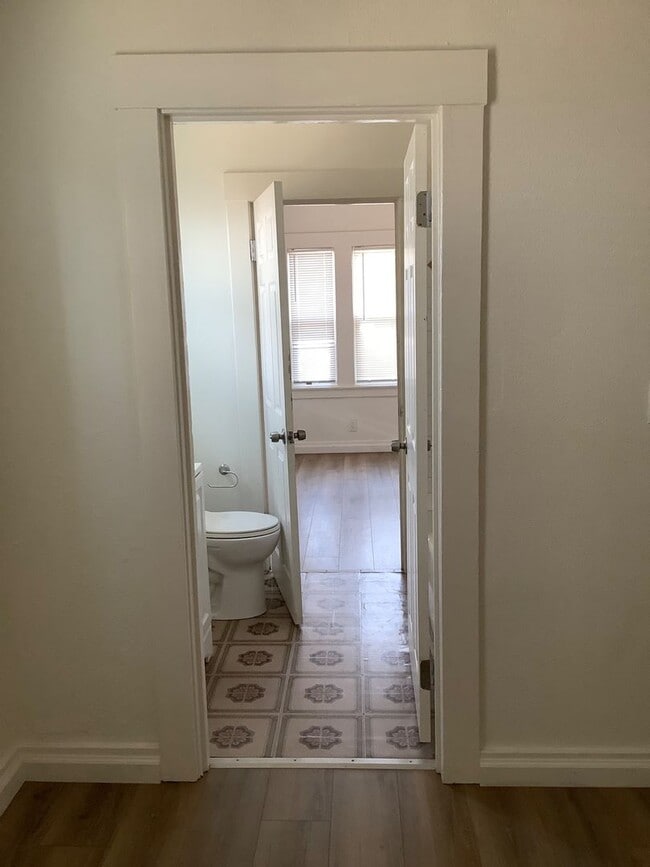 Building Photo - 2 Bed / 1 Bath House Available in Richmond...