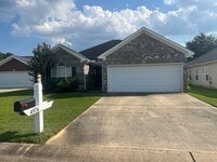 Building Photo - 3 bedroom 2 bathroom in Clear Creek Colony