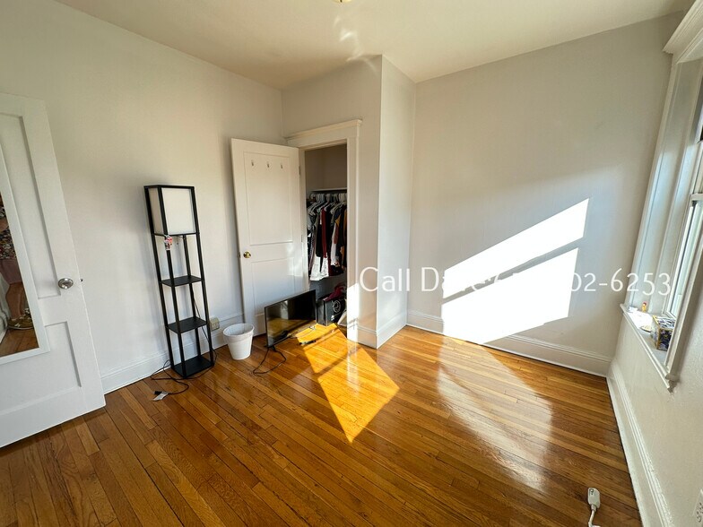 Building Photo - 7 Carol Ave