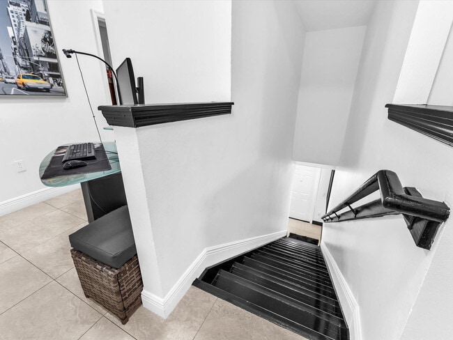 Building Photo - 2478 Centergate Dr