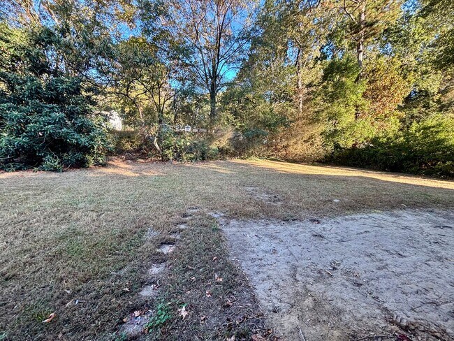 Building Photo - 2021 N Oak Dr