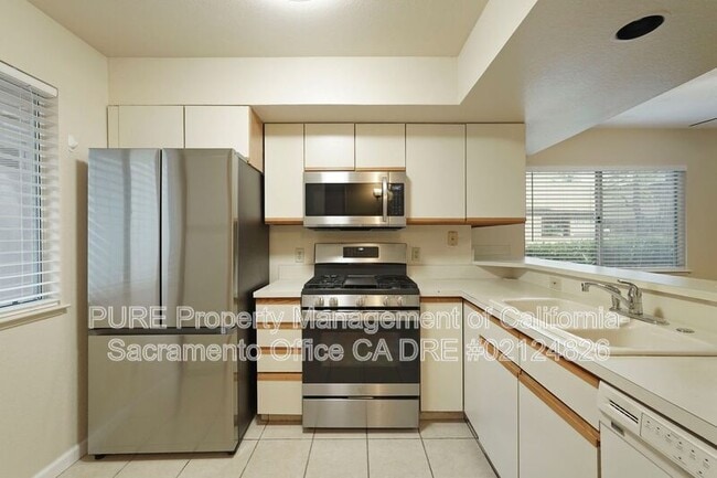 Building Photo - 9200 Madison Green Ln