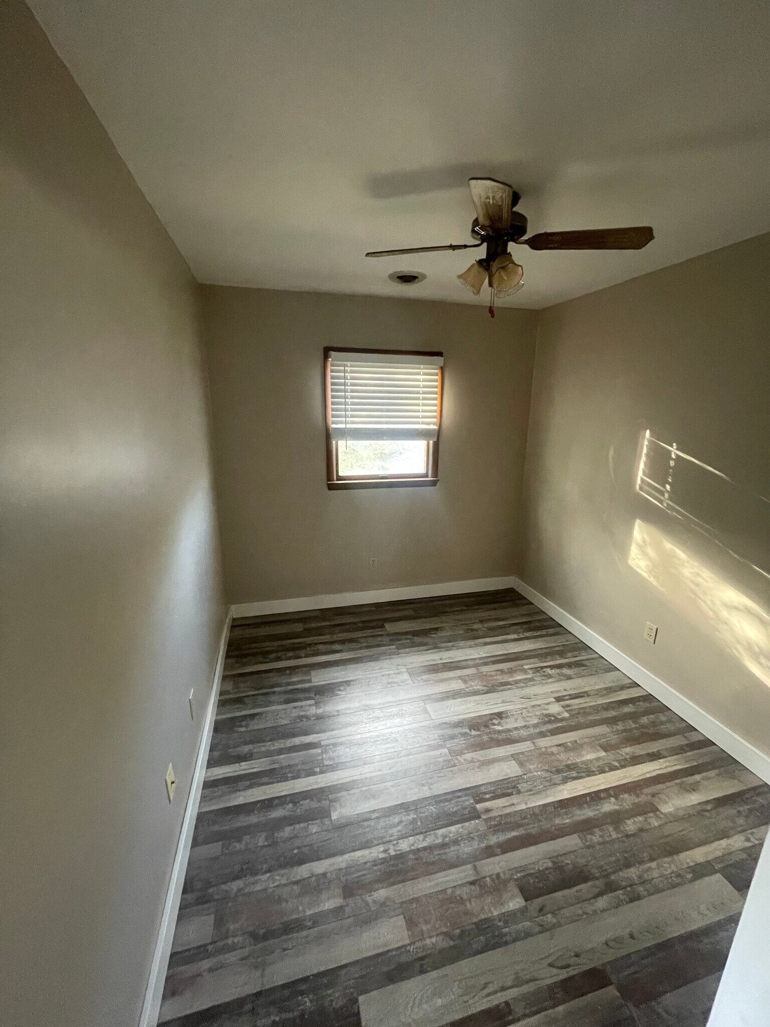 Spare Bedroom - 81 Firestone St