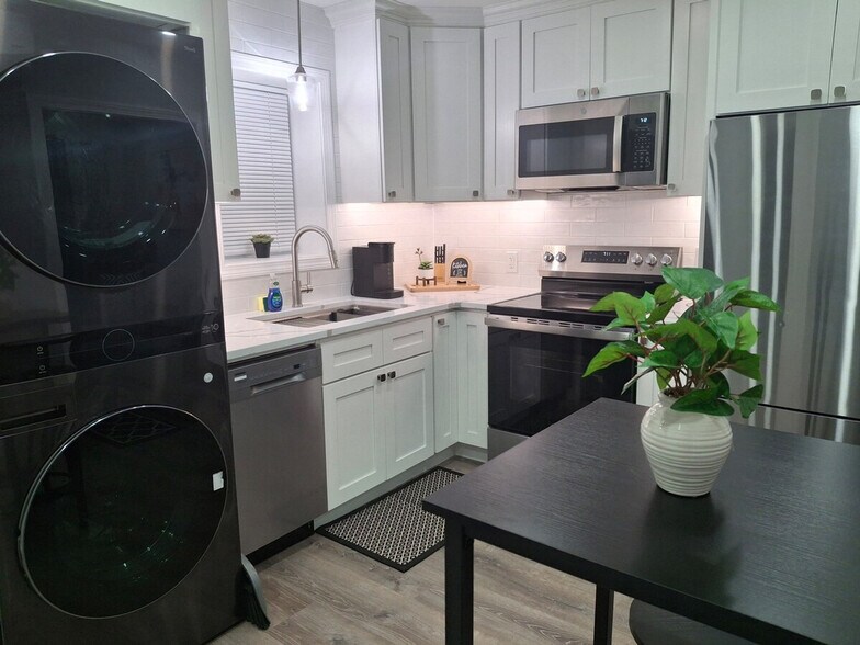 Building Photo - 1111 Atwells Ave