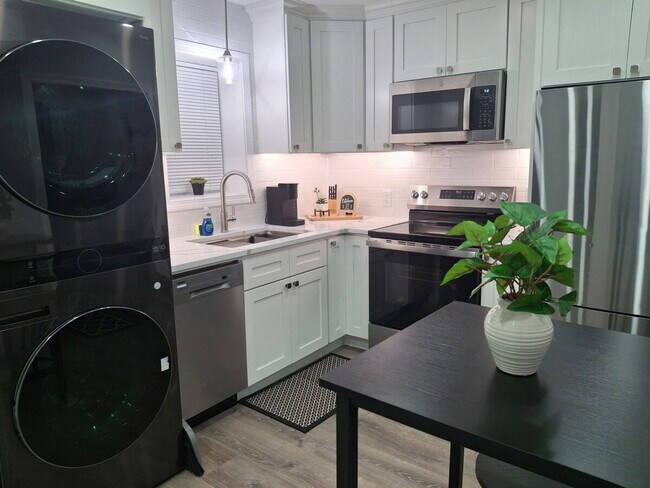 Building Photo - 1111 Atwells Ave