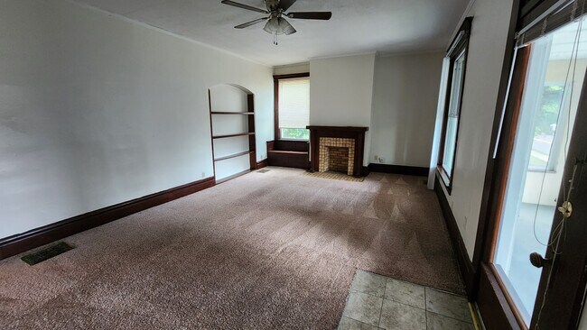 Building Photo - 2173 Indianola Ave